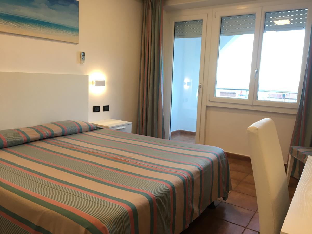 Bahamas Hotel 2*